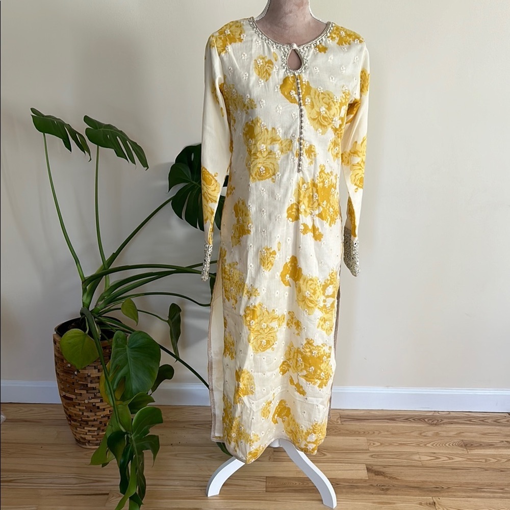 Elegant Yellow Beaded Long Sleeve Dress saree Indian wedding dress - Picture 3 of 12